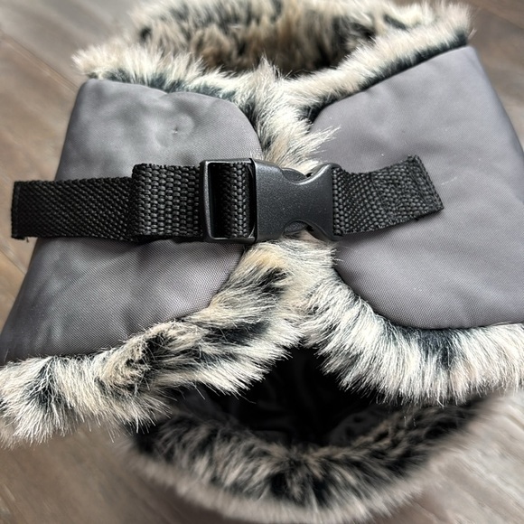 Levis Earflap faux fur hat,adjustable strap,quilt lined,warm winter protection - Picture 8 of 11